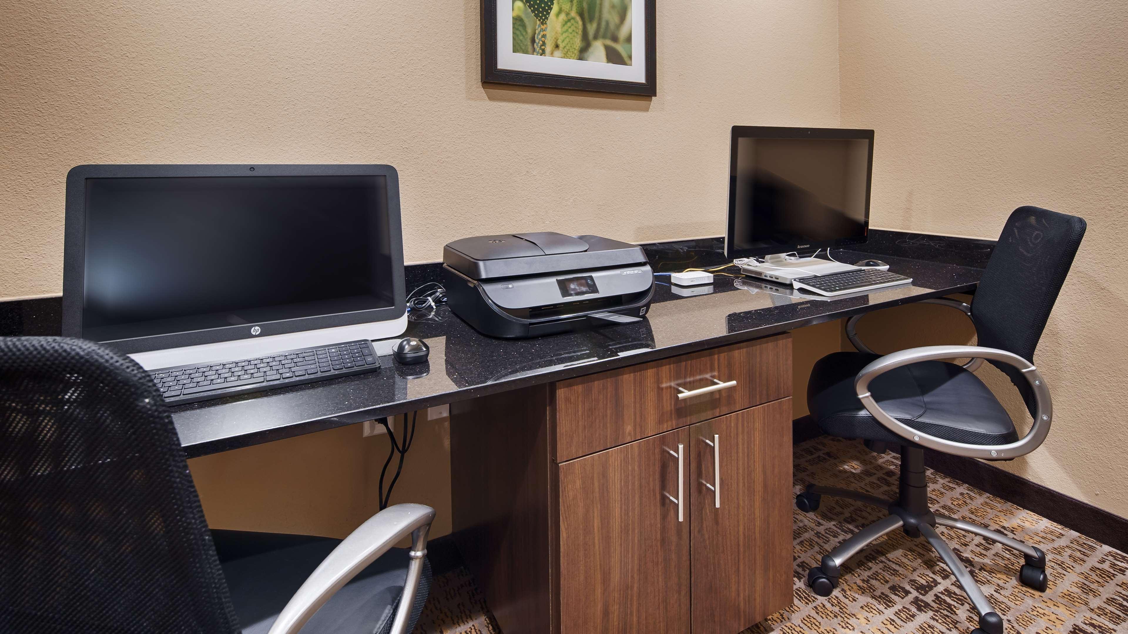 Best Western Plus Elmendorf Hotel San Antonio Hotel Bagian luar foto