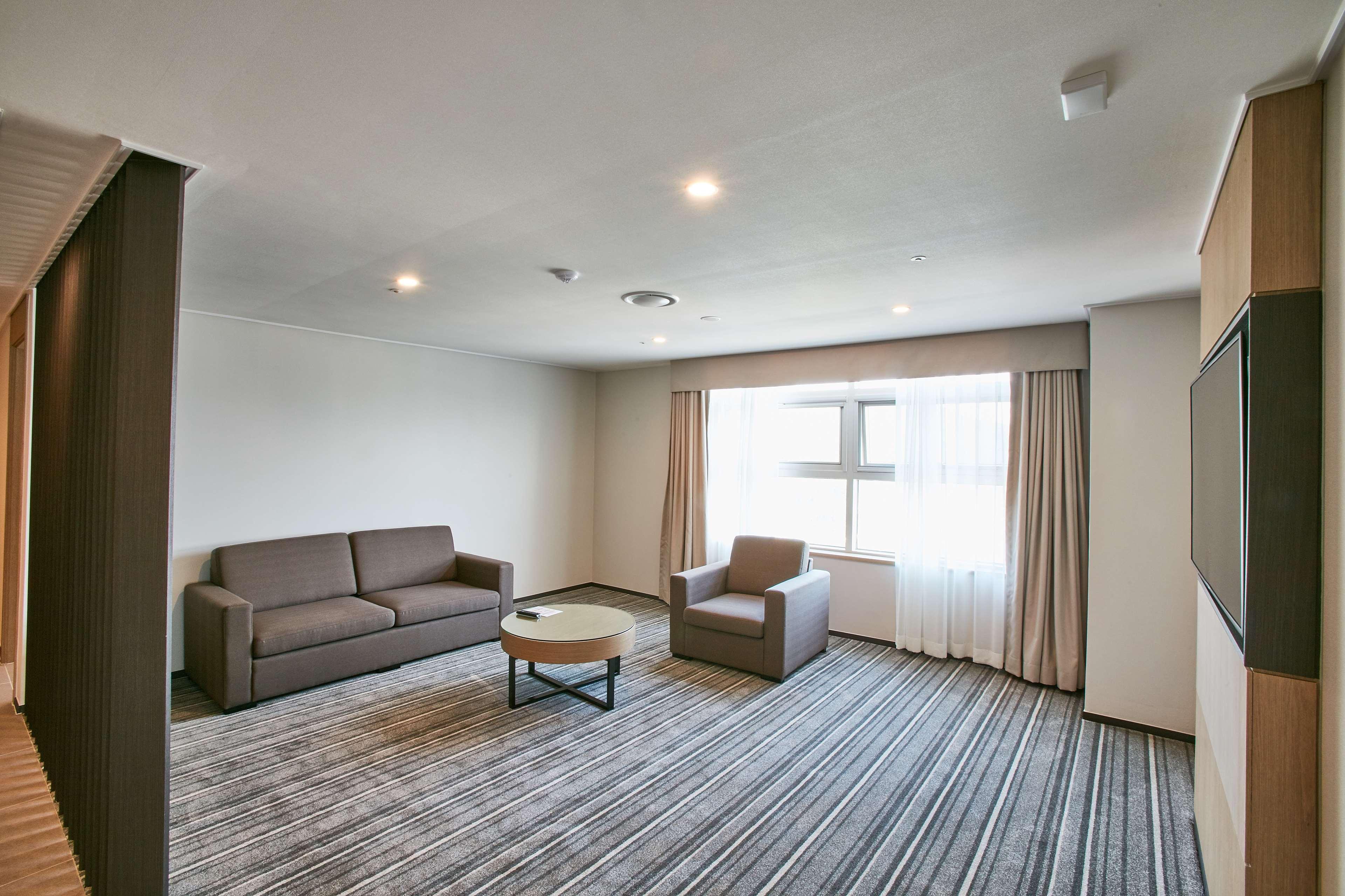 Best Western Plus Elmendorf Hotel San Antonio Hotel Bagian luar foto