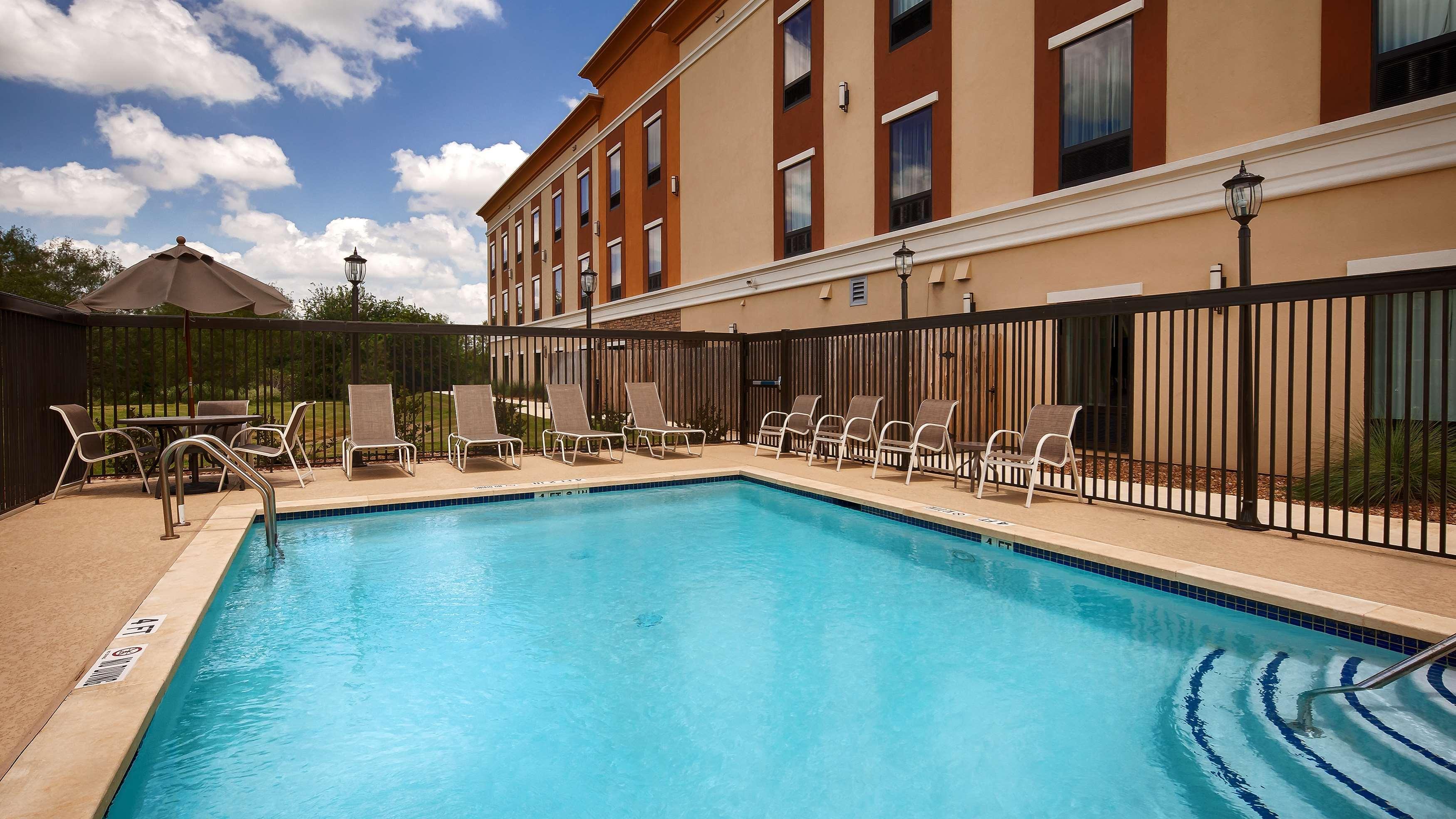 Best Western Plus Elmendorf Hotel San Antonio Hotel Bagian luar foto