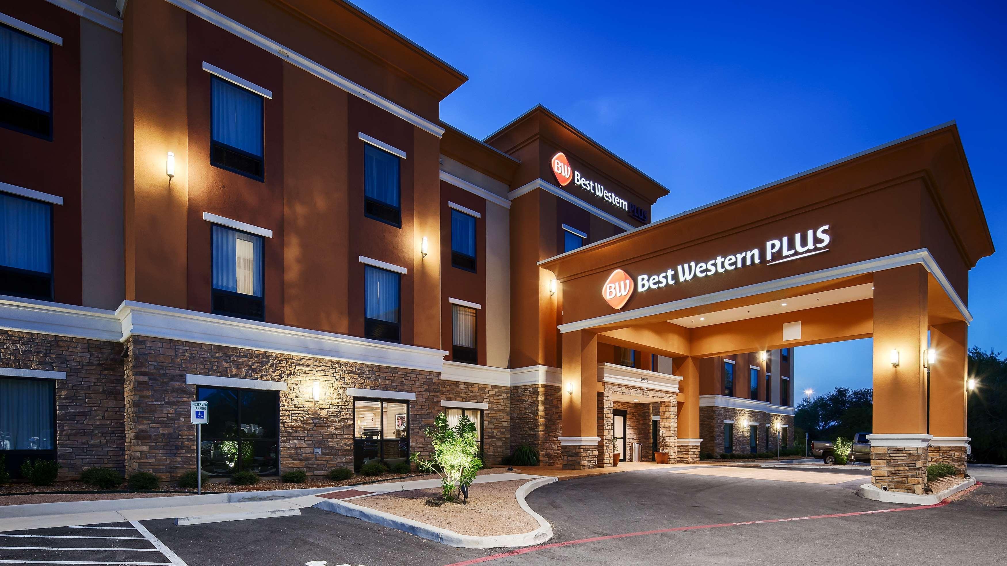 Best Western Plus Elmendorf Hotel San Antonio Hotel Bagian luar foto