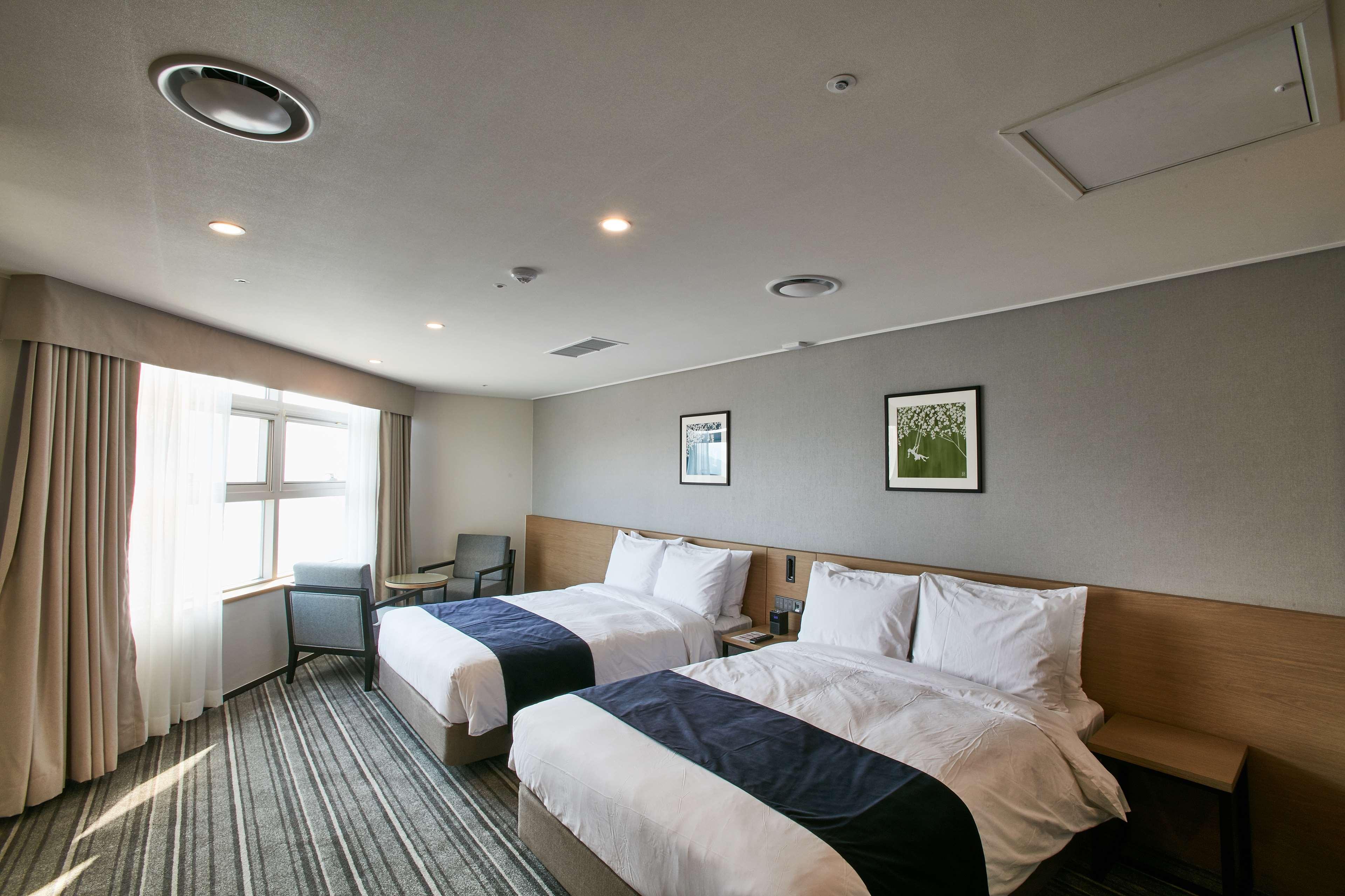 Best Western Plus Elmendorf Hotel San Antonio Hotel Bagian luar foto