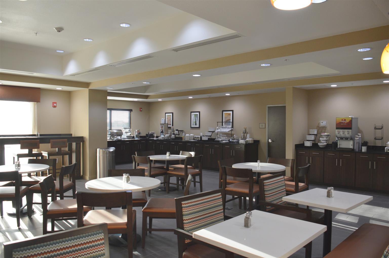 Best Western Plus Elmendorf Hotel San Antonio Hotel Bagian luar foto